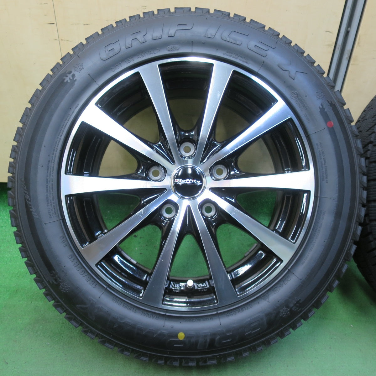 超バリ溝!24年!キレイ!ほぼ10分★スタッドレス 185/65R15 グリップマックス GRIP ICE X Laffite ラフィット 15インチ PCD114.3/5H★5081805イス