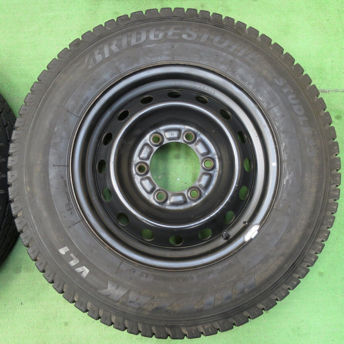 バリ溝!9.5分★トヨタ ハイエース 純正 スチール 195/80R15 107/105L スタッドレス ブリヂストン ブリザック VL1 15インチ PCD139.7/6H★5031205イス