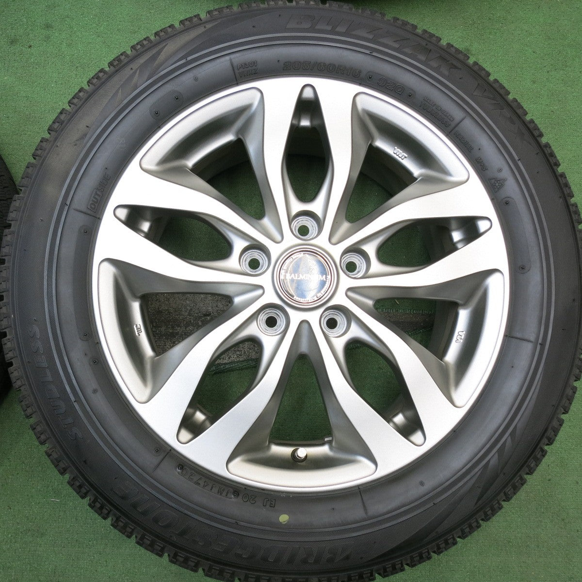 バリ溝!キレイ!8.5分★スタッドレス 205/60R16 ブリヂストン ブリザック VRX BALMINUM バルミナ 16インチ PCD114.3/5H★5092514HAス
