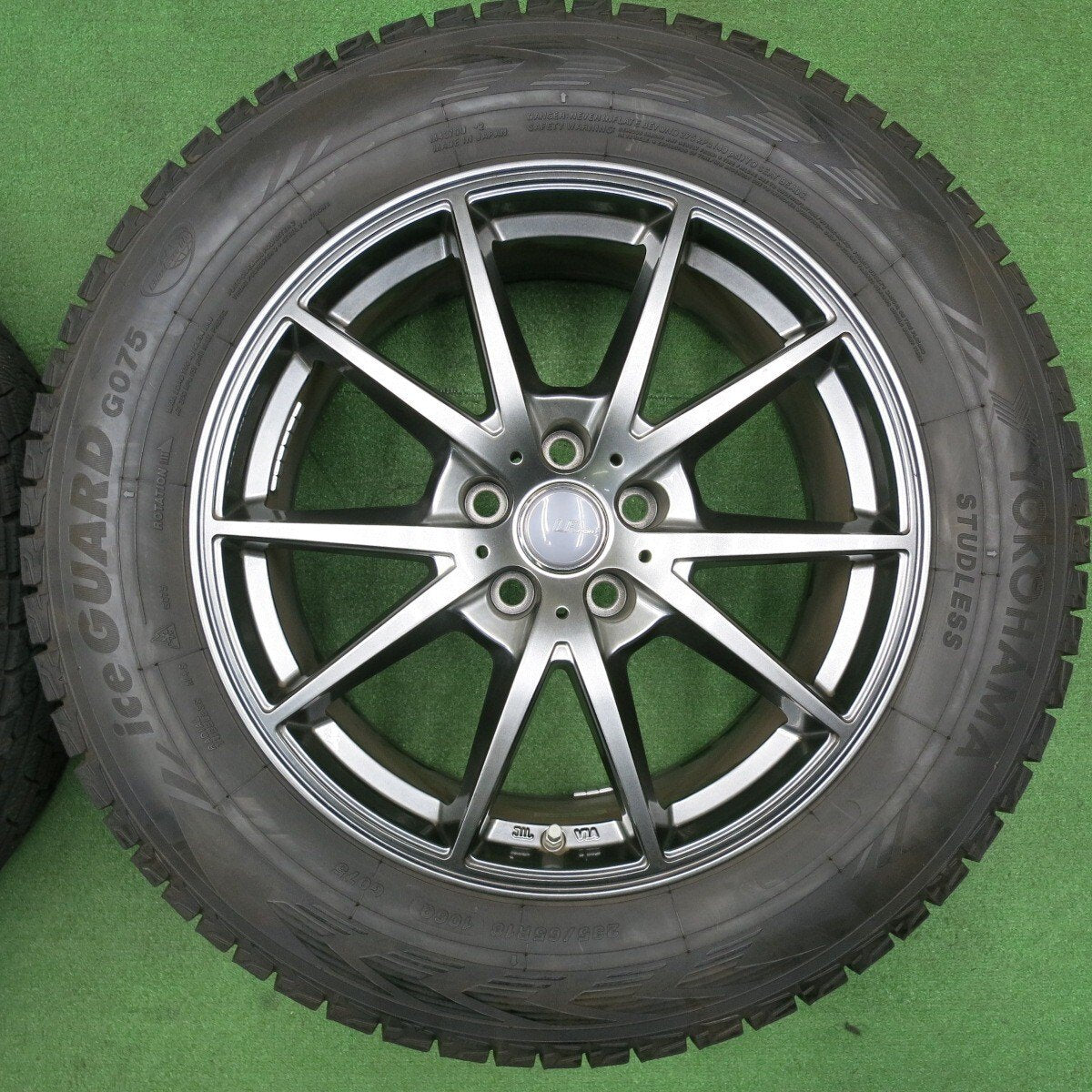 バリ溝!22年!キレイ!9.5分以上★スタッドレス 235/65R18 ヨコハマ アイスガード G075 LF SPORT LFスポーツ 18インチ PCD114.3/5H★5010412NJス