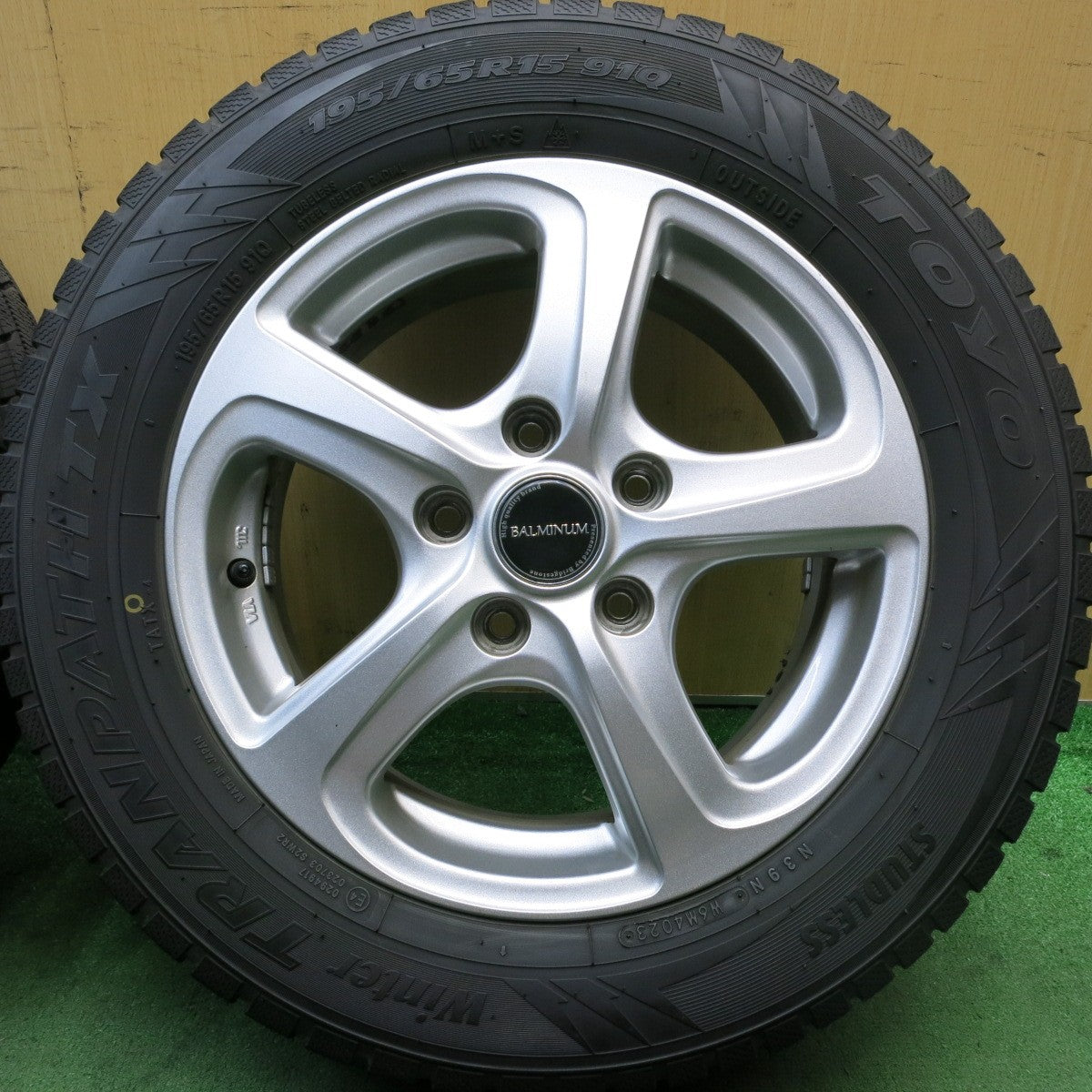 バリ溝!23年!キレイ!9分★スタッドレス 195/65R15 トーヨー ウインター トランパス TX BALMINUM バルミナ 15インチ PCD114.3/5H★5092103HAス