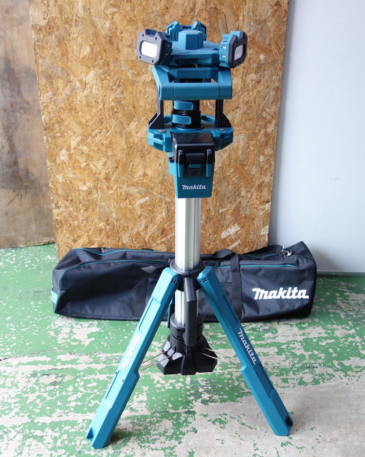 送料無料] 美品◇makita マキタ 充電式タワーライト ML814 投光器 照明