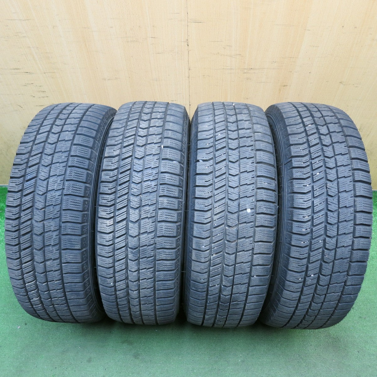 バリ溝!23年!9.5分以上◎スタッドレス 205/65R15 グッドイヤー アイスナビ8 WAREN ヴァーレン 15インチ PCD114.3/5H◎6081315HAス