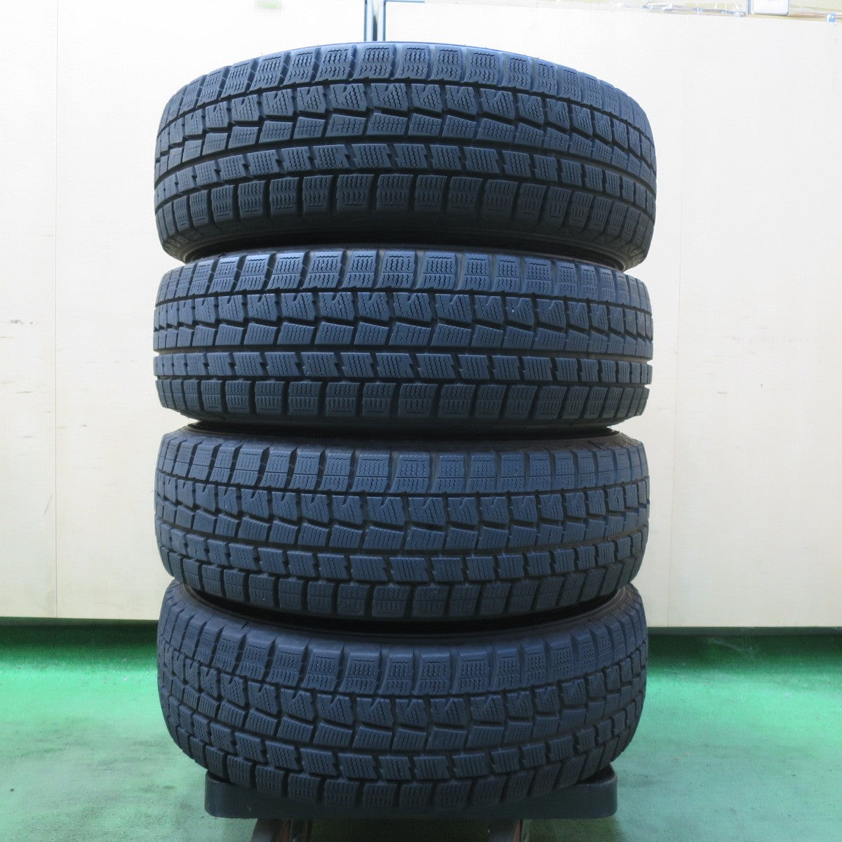 バリ溝!キレイ!9.5分★スタッドレス 185/70R14 ダンロップ ウインターマックス WM01 LAUFBAHN ラウフバーン 14インチ PCD100/4H★5093007イス