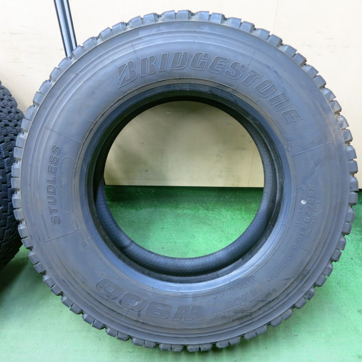 バリ溝!24年!9.5分★トラック タイヤ 265/70R19.5 140/138J スタッドレス ブリヂストン W900 19.5インチ★5053002ナスタ