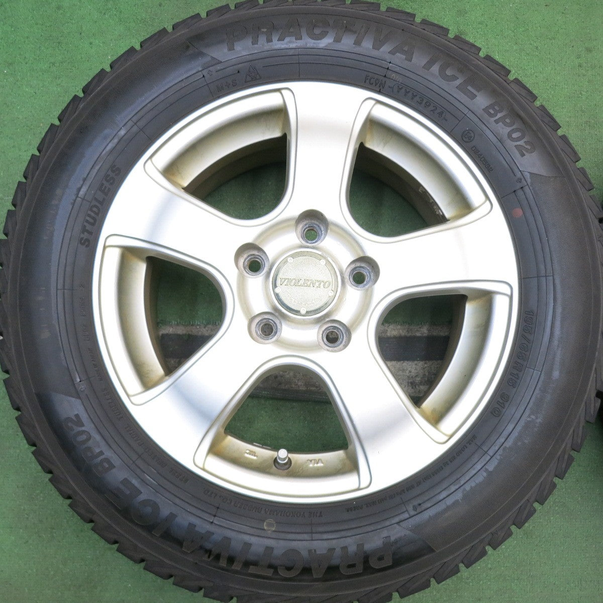 バリ溝!24年!9.5分★スタッドレス 195/65R15 プラクティバ アイス BP02 ヨコハマ製 VIOLENTO ヴィオレント 15インチ PCD114.3/5H★5092711HAス