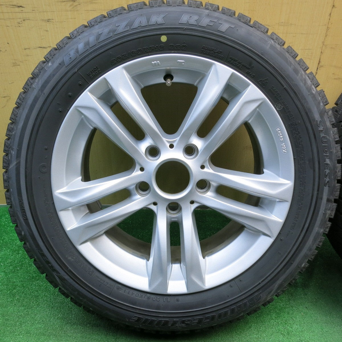 バリ溝!キレイ!9.5分★BMW MAK BIMMER 205/60R16 スタッドレス ブリヂストン ブリザック RFT ビマー 16インチ PCD120/5H★5041503TNス