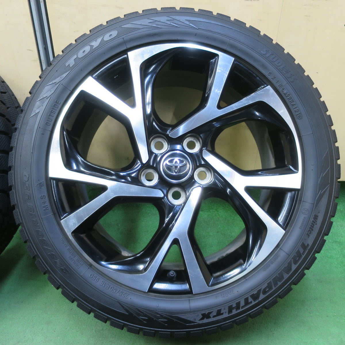 バリ溝!21年!9.5分★トヨタ CH-R 純正 225/50R18 スタッドレス トーヨー ウインター トランパス TX 18インチ CHR PCD114.3/5H★5081804イス