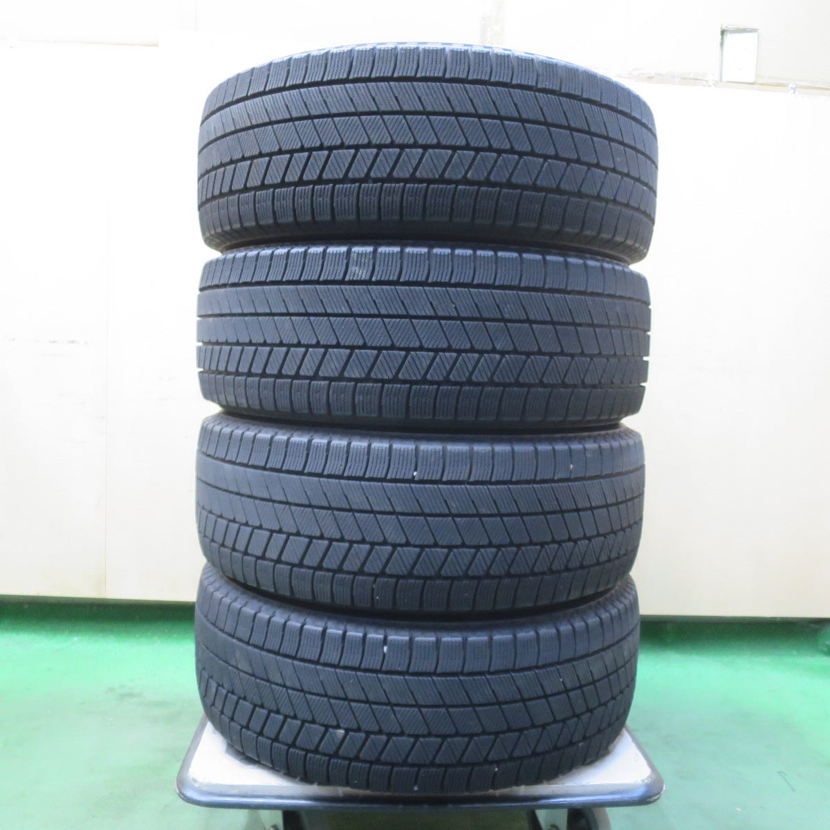 バリ溝!22年!9分★ボルボ 等 阿部商会 205/55R16 スタッドレス ブリヂストン ブリザック VRX3 16インチ PCD108/5H★6020406イス