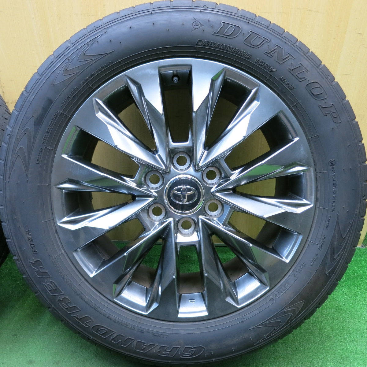 キレイ!23年★トヨタ ランクル 300 ZX 純正 265/55R20 ダンロップ グラントレック PT5A 20インチ PCD139.7/6H★5053008HAノ