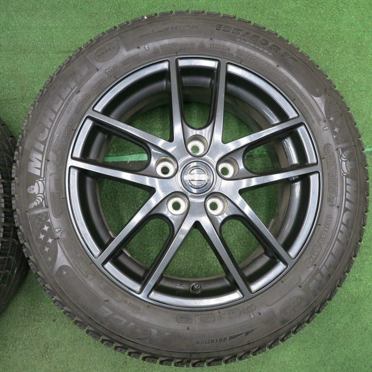 バリ溝 8.5分★日産 C27 セレナ 純正 OP エスティーロ 195/60R16 スタッドレス ミシュラン X-ICE XI3 PCD114.3/5H★4032704NJス