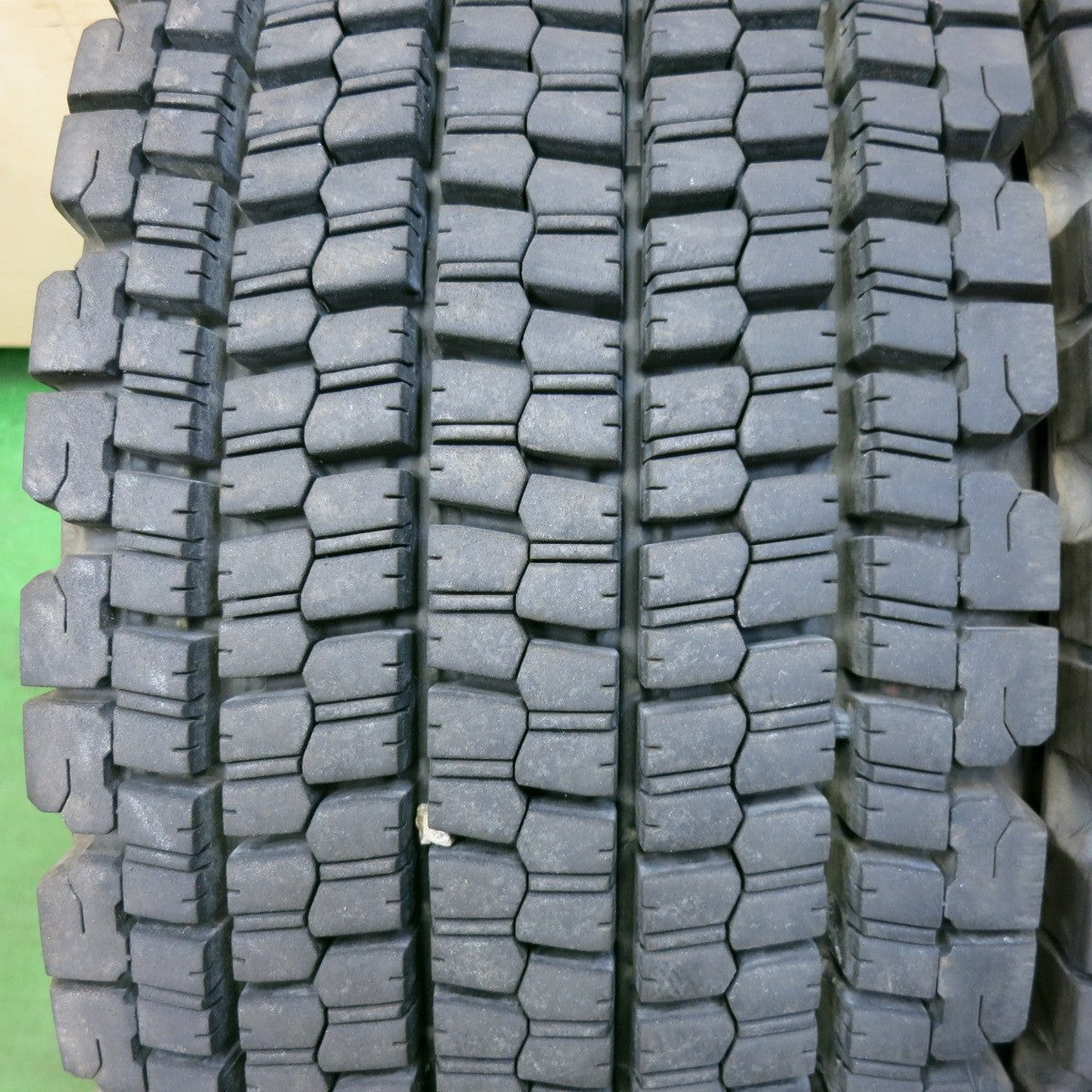 バリ溝!23年!8.5分!2本★トラック タイヤ 265/70R19.5 140/138J スタッドレス ブリヂストン W900 19.5インチ★5061901SYスタ