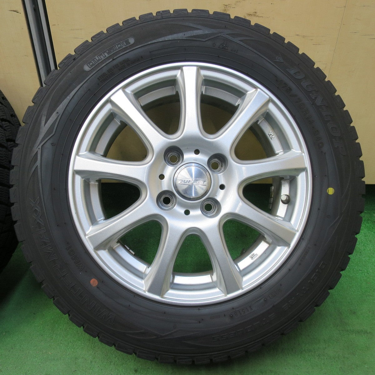 バリ溝!9分★スタッドレス 175/70R14 ダンロップ ウインターマックス WM01 DUFACT デュファクト 14インチ PCD100/4H★5062901イス