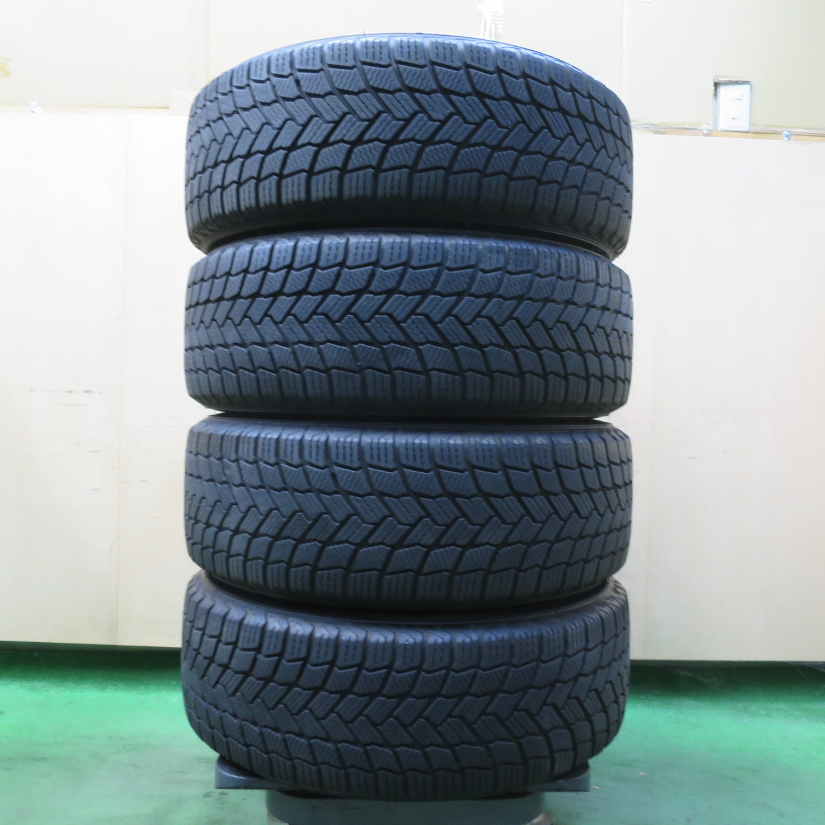 バリ溝!8.5分★BMW 1シリーズ F20 純正 205/55R16 スタッドレス ミシュラン X-ICE SNOW 16インチ PCD120/5H★5092902イス