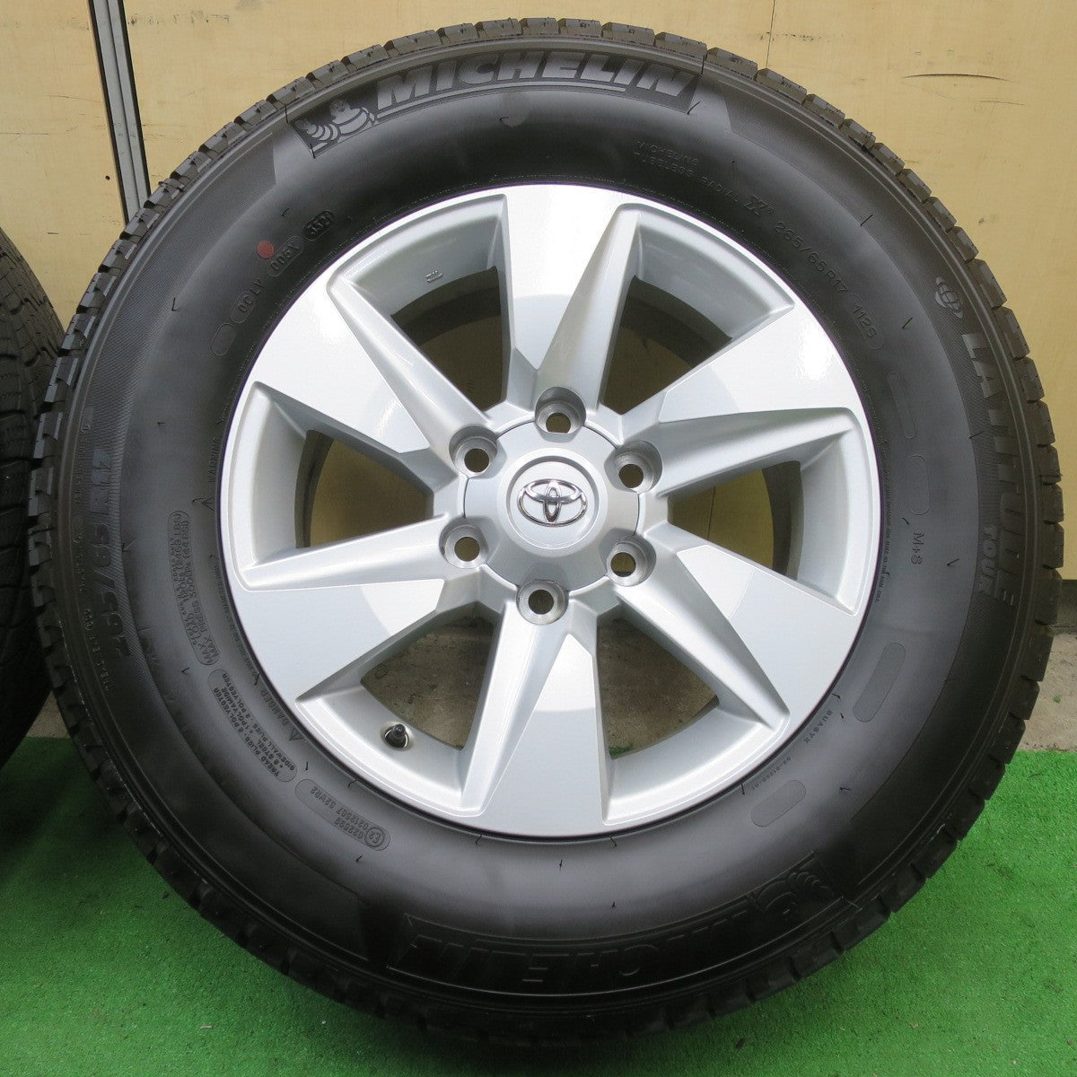 タイヤほぼ未使用!21年!キレイ★トヨタ 150系 ランクル プラド 純正 265/65R17 ミシュラン LATITUDE TOUR 17インチ PCD139.7/6H★5061103イノ