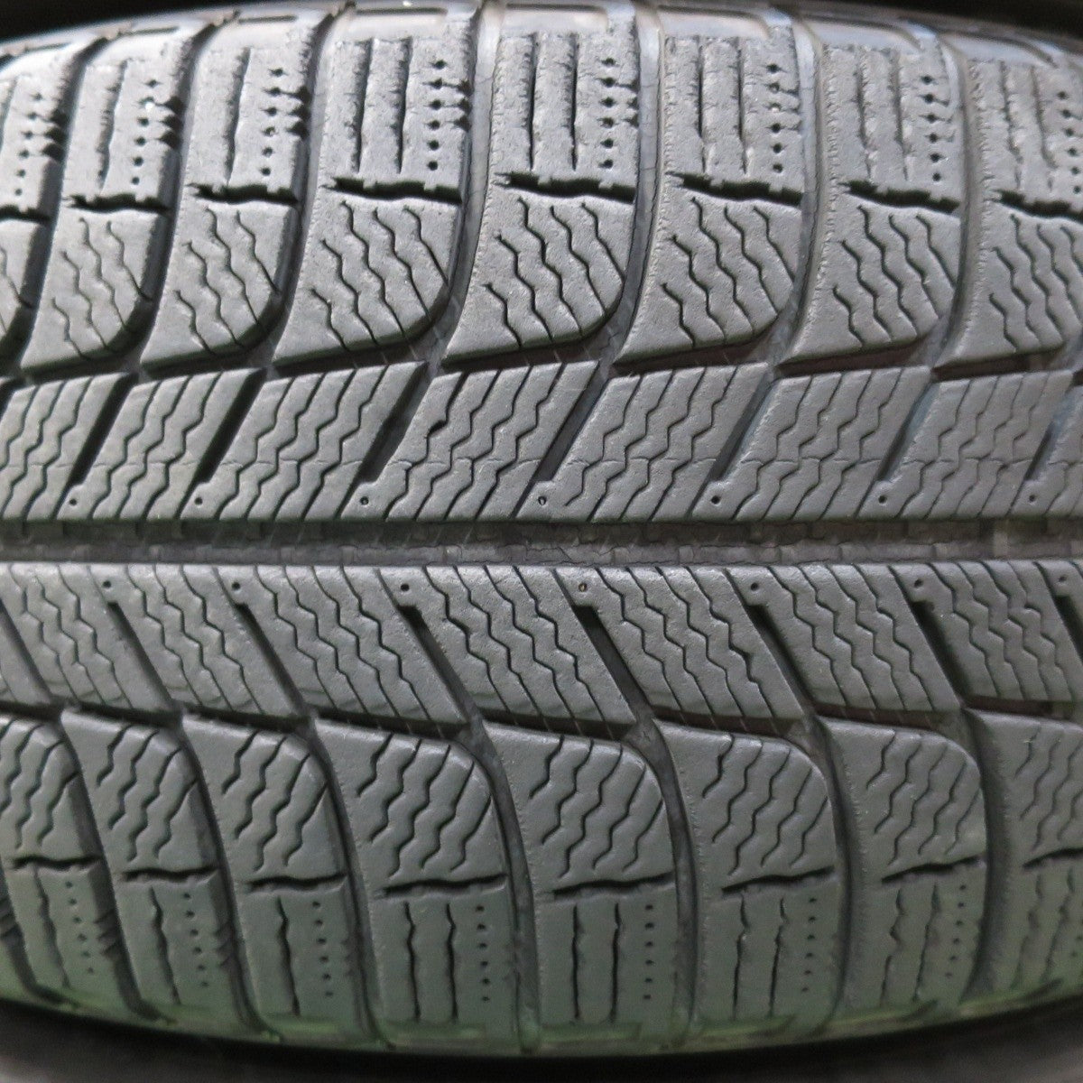 4本価格★ランドローバー 等 AGA ESSE2 225/65R17 スタッドレス ミシュラン X-ICE3+ 17インチ エッセ2 PCD108/5H★5010306イス