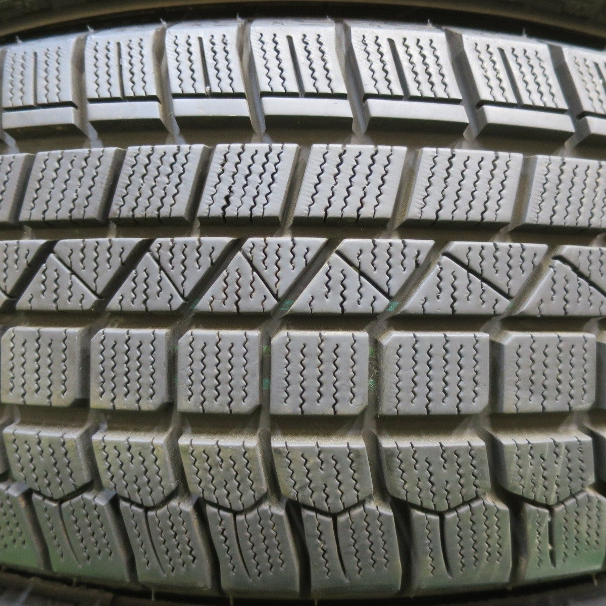 バリ溝!9.5分★スタッドレス 205/60R16 ケンダ KR36 アイステック ネオ タイヤ 16インチ ノア ヴォクシー レガシィ ステップワゴン 等★5032804イスタ