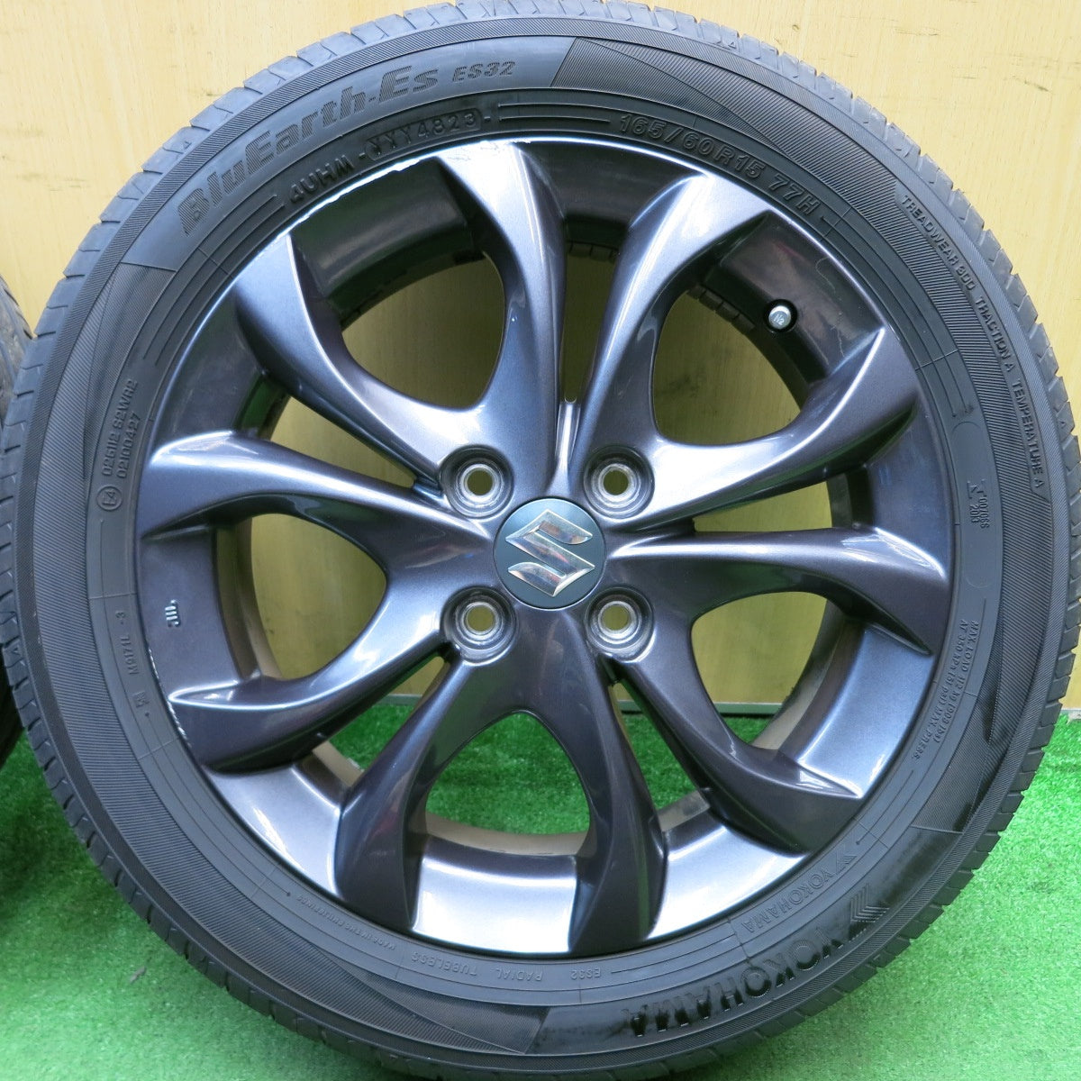 バリ溝!23年!9.5分以上★スズキ ソリオ 純正 165/60R15 ヨコハマ BluEarth-ES ES32 15インチ ブルーアース PCD100/4H★5062803HAノ