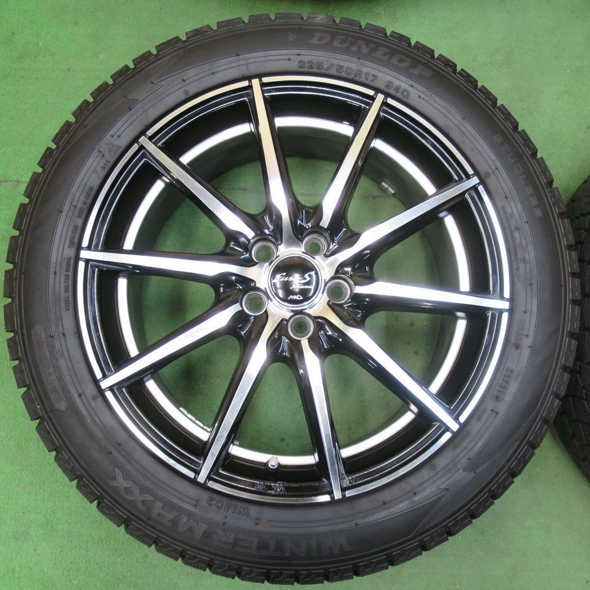 バリ溝!21年!キレイ!9.5分★レガシィ 等 225/50R17 スタッドレス ダンロップ ウインターマックス WM02 Euro-S Stream MiD 17インチ PCD100/5H★5022703イス