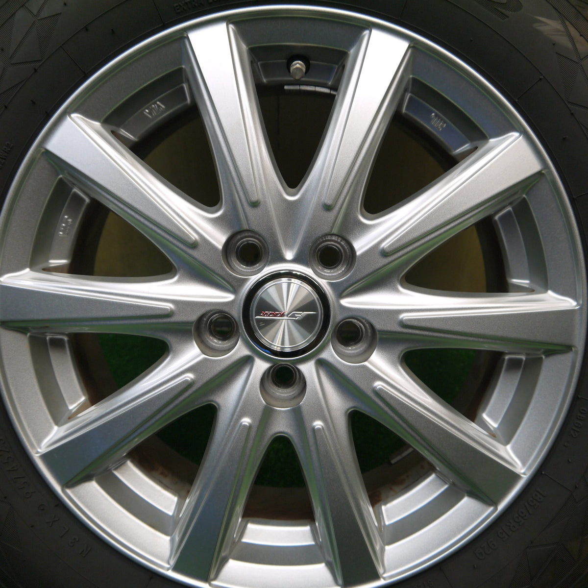バリ溝!23年!キレイ!8.5分!1本★プリウス シエンタ 等 185/65R15 スタッドレス トーヨー オブザーブ GIZ2 JOKER ジョーカー 15インチ PCD100/5H★5101409Hス