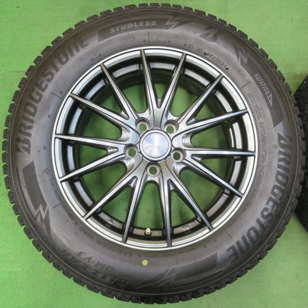 バリ溝!21年!キレイ!9分★スタッドレス 225/65R17 ブリヂストン ブリザック DM-V3 VELVA SPORTZ ヴェルヴァ 17インチ PCD114.3/5H★5021710イス