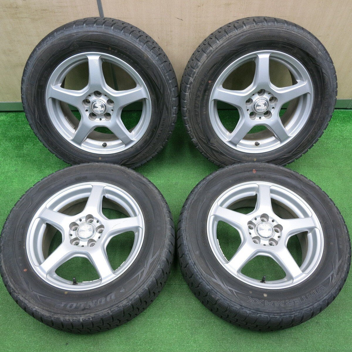 バリ溝!キレイ!8.5分★プリウス 等 195/65R15 スタッドレス ダンロップ ウインターマックス WM01 SIBILLA GG シビラ 15インチ PCD100/5H★4113001HAス