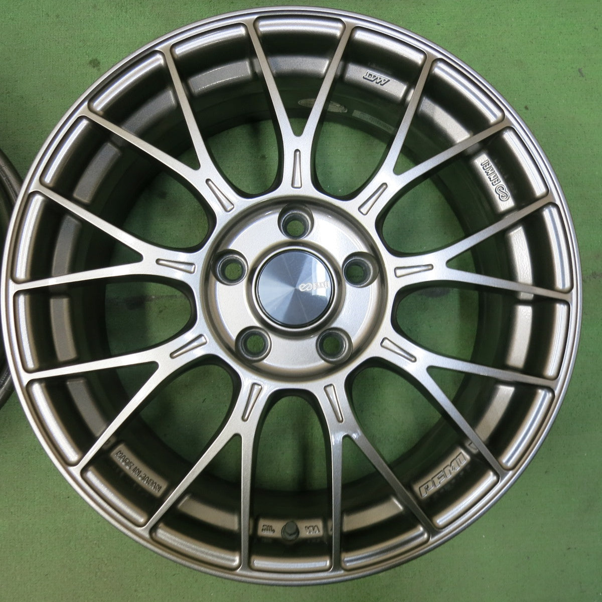 4本価格★ENKEI PFM1 17インチ ホイール エンケイ 17×7J PCD114.3/5H★5051609SYホ
