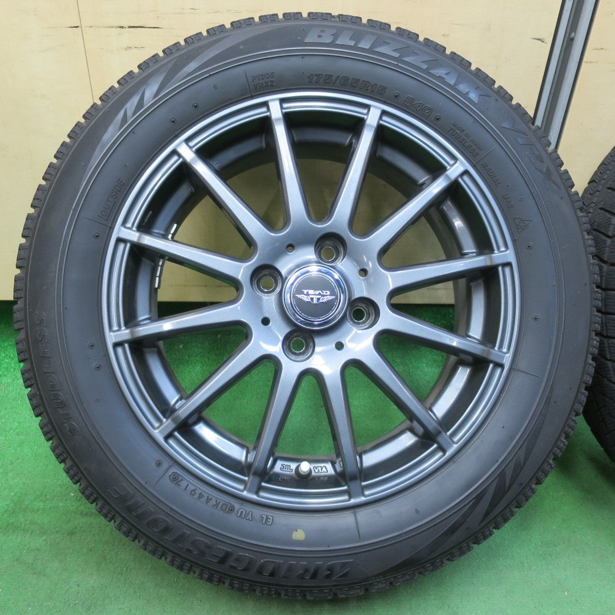 キレイ★スタッドレス 175/65R15 ブリヂストン ブリザック VRX TEAD テッド 15インチ PCD100/4H★5031410イス