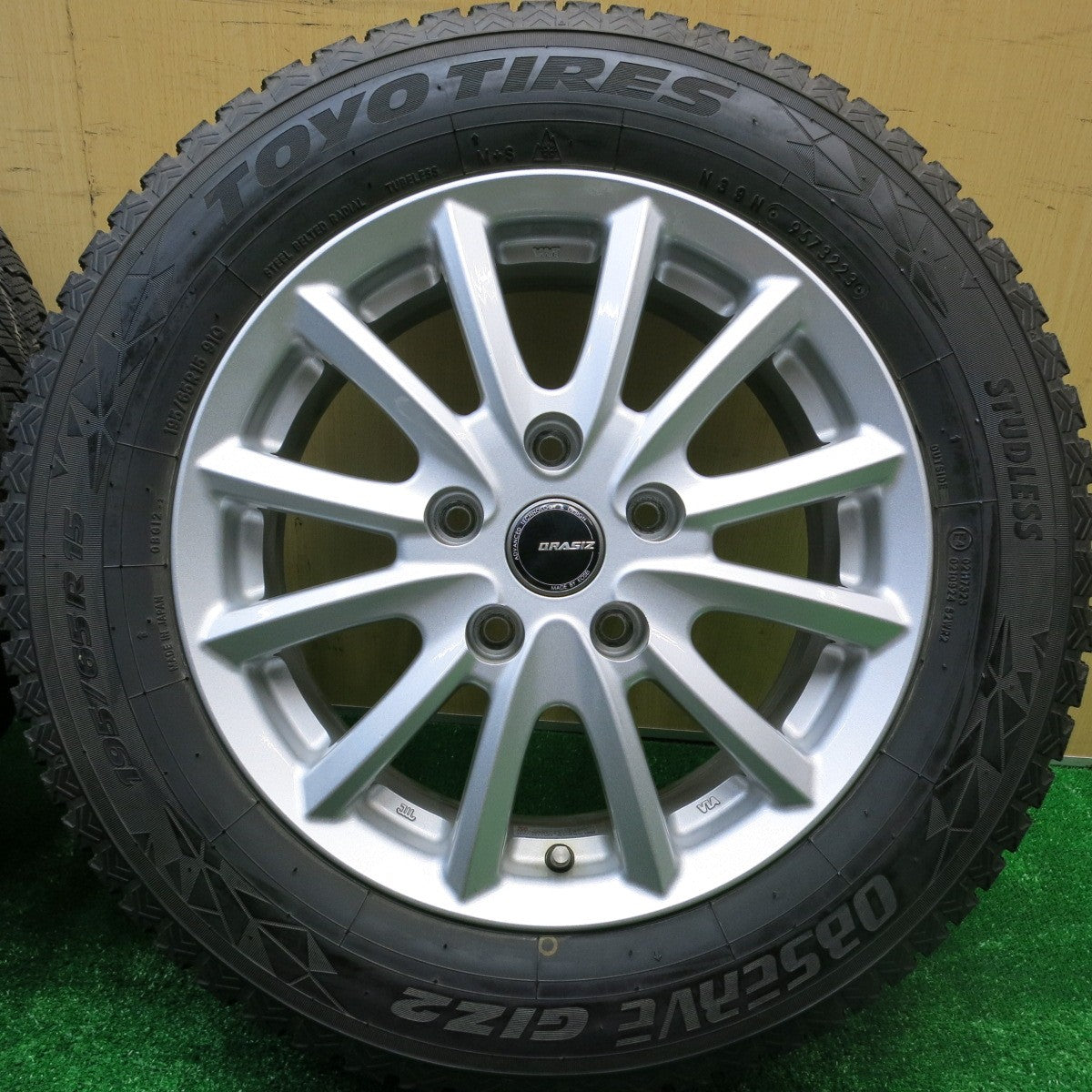 バリ溝!23年!キレイ!9分★スタッドレス 195/65R15 トーヨー オブザーブ GIZ2 QRASIZ VS6 KOSEI クレイシズ コーセイ 15インチ PCD114.3/5H★5100909HAス