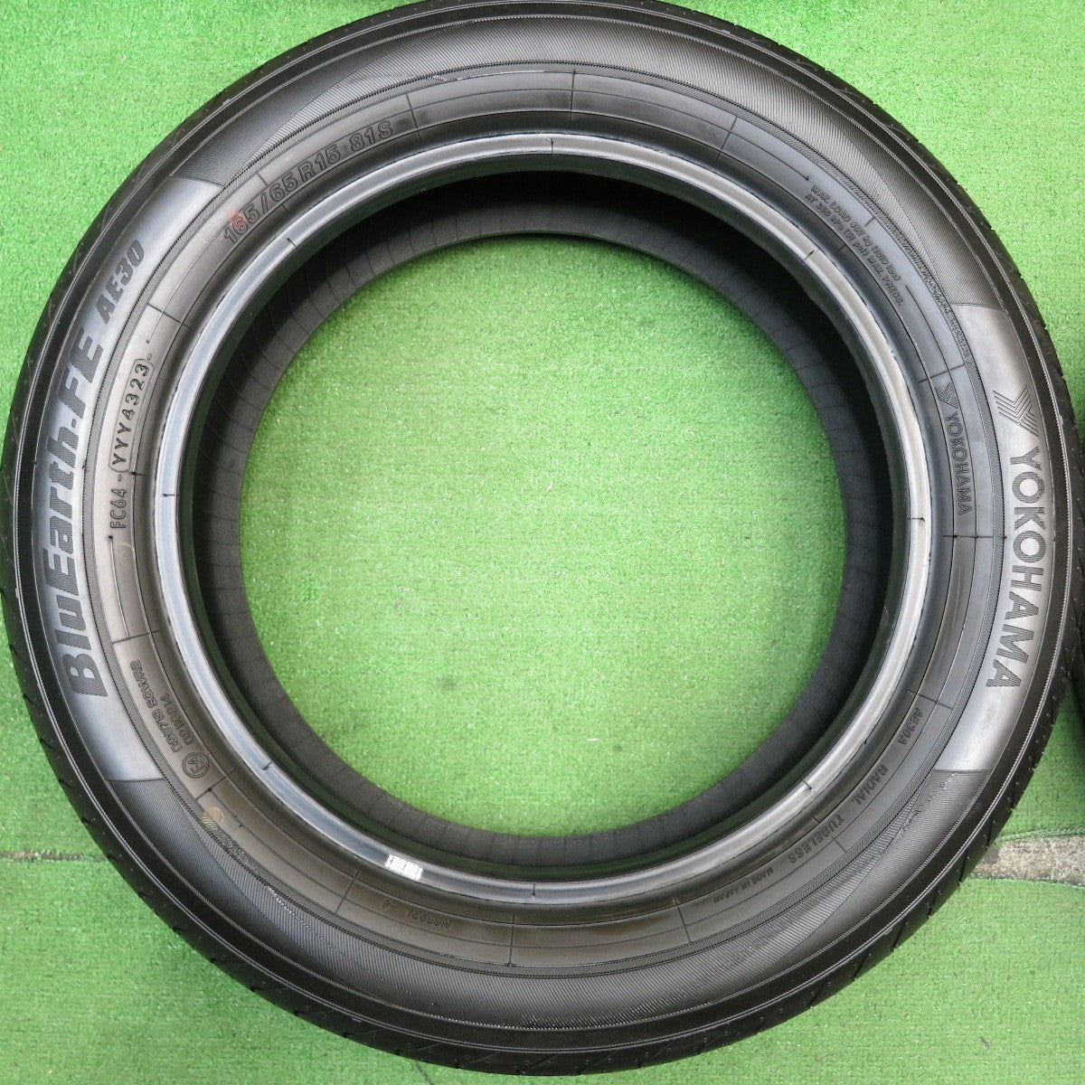 新車外し!23年★165/65R15 ヨコハマ BluEarth-FE AE30 ブルーアース タイヤ 15インチ タフト デリカ D:2 ソリオ 等★5051802HAノタ