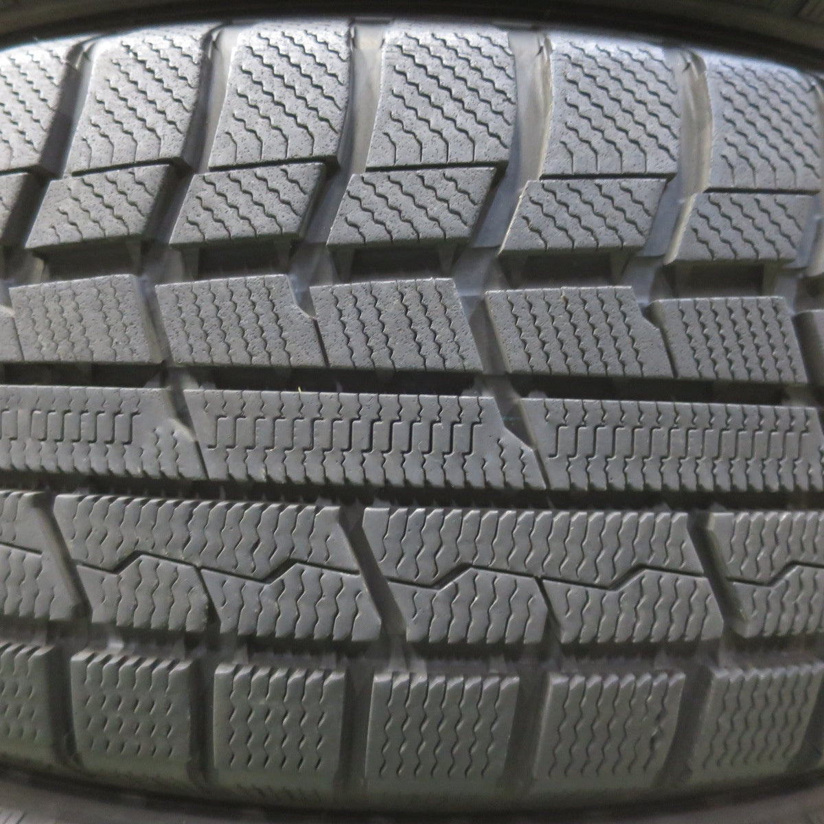 バリ溝!24年!9.5分★スタッドレス 215/60R17 トーヨー ウインター トランパス TX タイヤ 17インチ C-HR カローラクロス アルファード ヴェルファイア 等★6062604イスタ