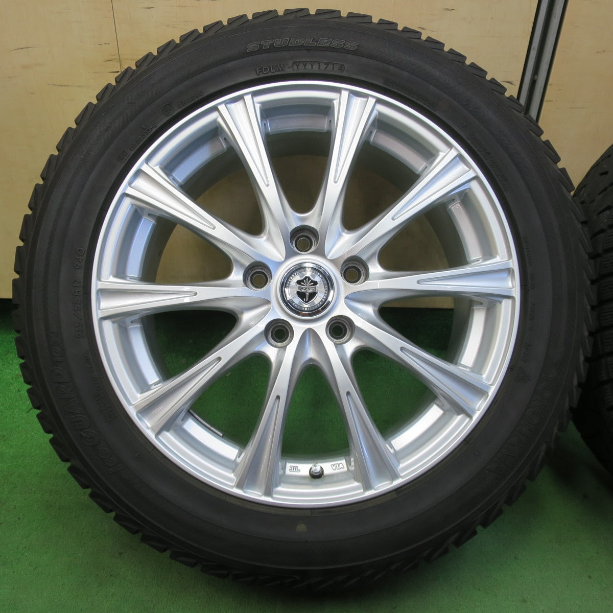 キレイ★スタッドレス 215/55R17 ヨコハマ アイスガード iG30 JOKER ジョーカー 17インチ PCD114.3/5H★5051306イス