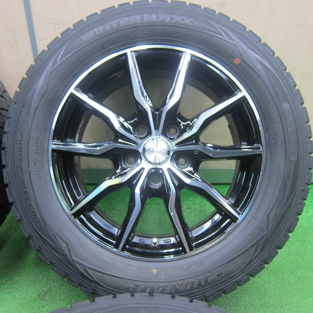 キレイ★スタッドレス 215/60R16 ダンロップ ウインターマックス WM01 B-win KRX 16インチ PCD114.3/5H★4121006TNス