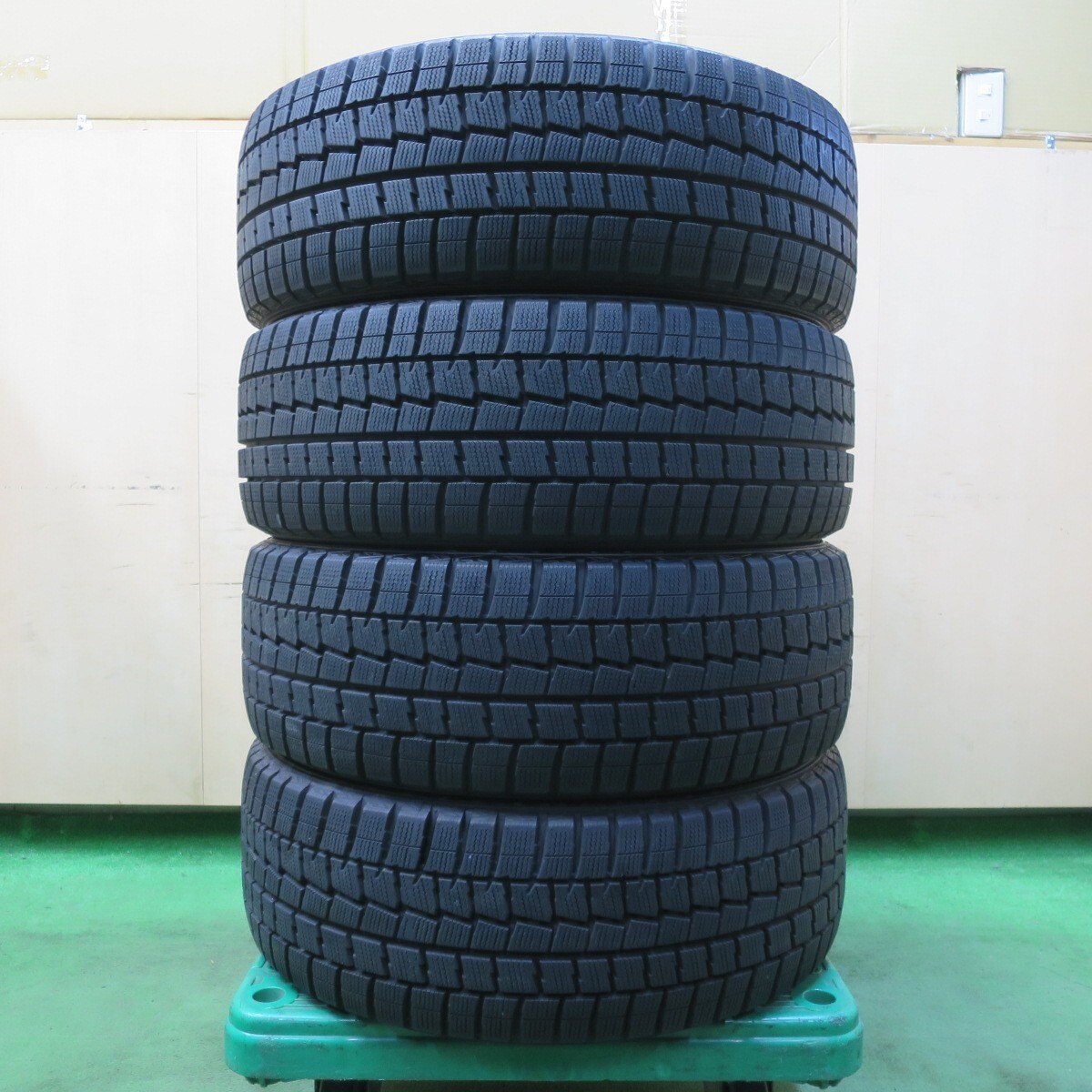 超バリ溝!ほぼ10分★ホンダ RB3 オデッセイ アブソルート 純正 225/45R18 スタッドレス ダンロップ ウインターマックス WM01 18インチ PCD114.3/5H★5032811イス