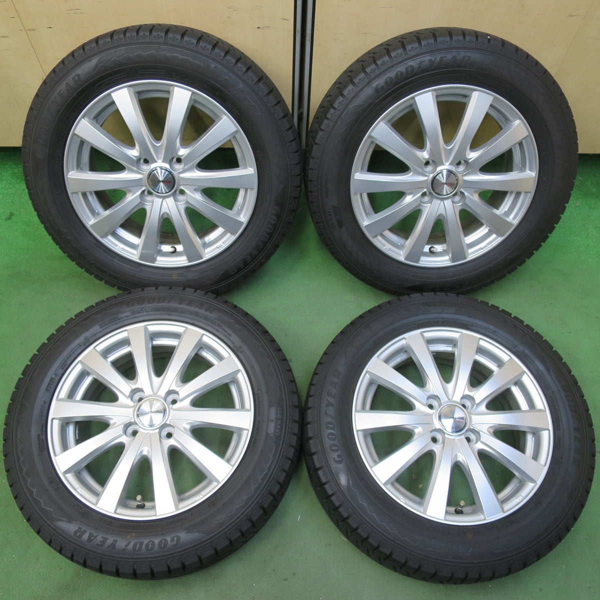 バリ溝!22年!キレイ!9分★スタッドレス 175/65R15 グッドイヤー アイスナビ8 ravrion RS01 ラブリオン 15インチ PCD100/4H★5092907イス