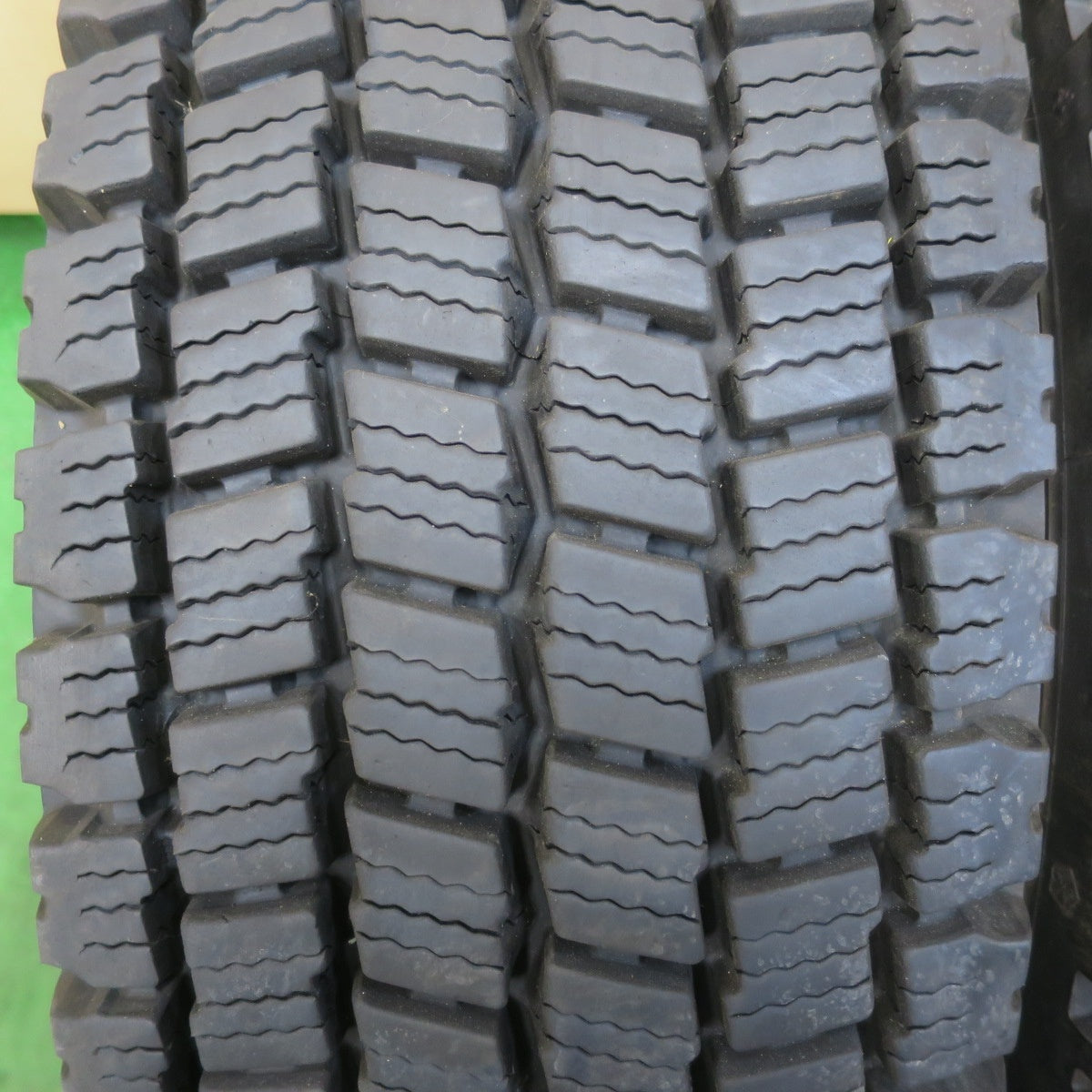 バリ溝!22年!9分★トラック タイヤ 245/70R19.5 136/134L スタッドレス ミシュラン XJS WINTER GRIP+ 19.5インチ★6010701イスタ