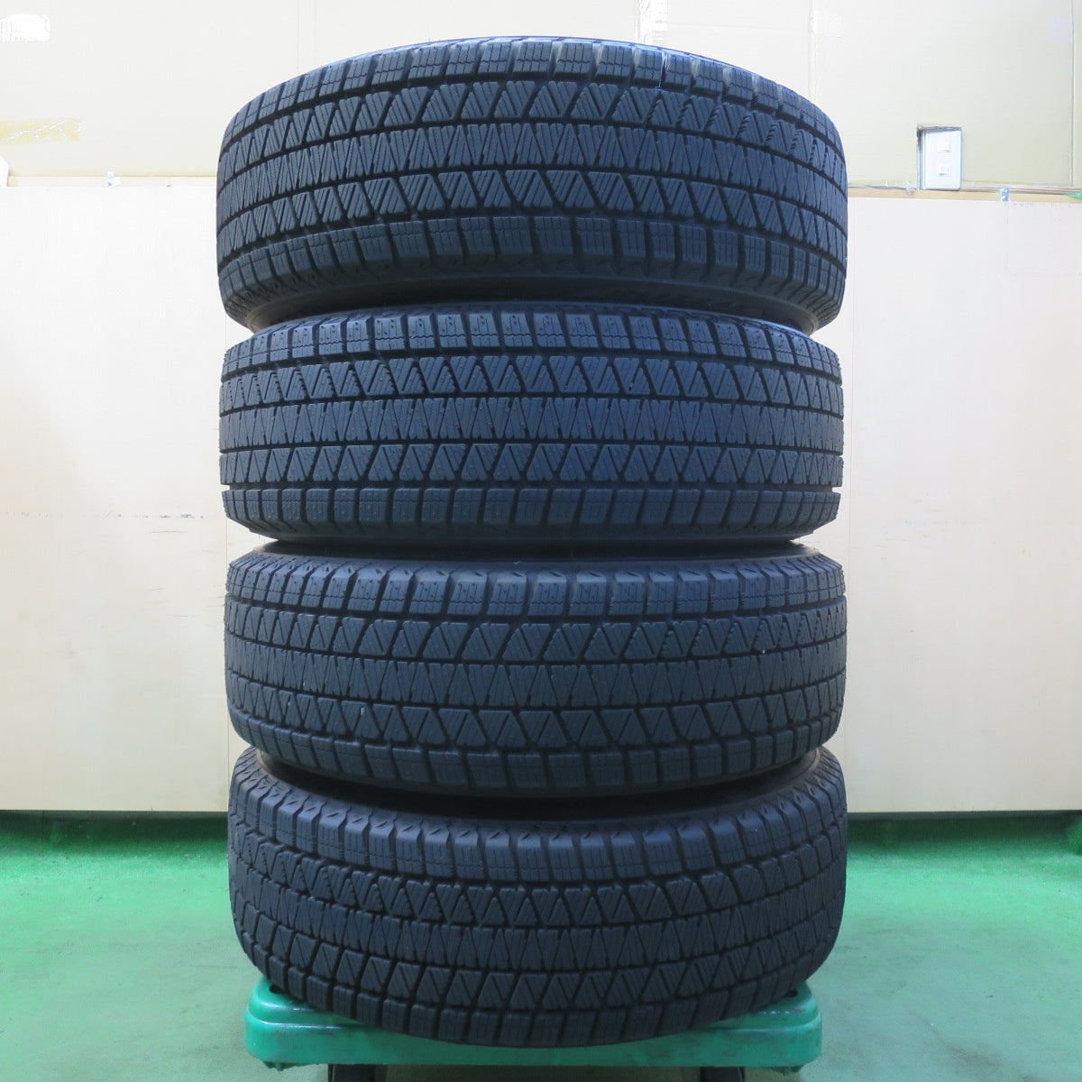 バリ溝!24年!キレイ!ほぼ10分★スタッドレス 225/65R17 ブリヂストン ブリザック DM-V3 Exceeder エクシーダー 17インチ PCD114.3/5H★5051503イス