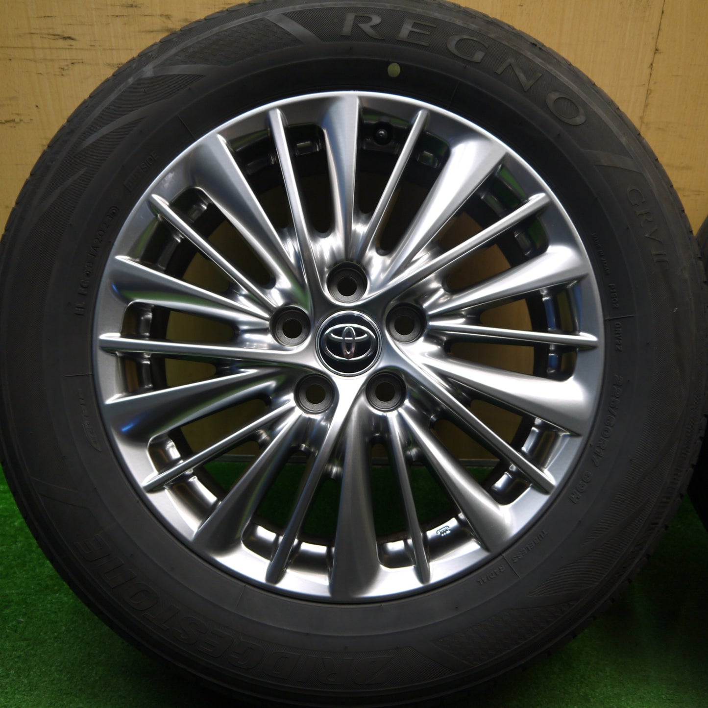 キレイ!23年★トヨタ 30系 アルファード ヴェルファイア 純正 225/60R17 ブリヂストン レグノ GRV2 17インチ PCD114.3/5H★5041609Hノ