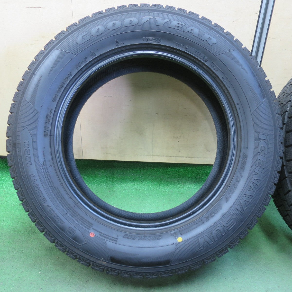 バリ溝!9.5分以上★スタッドレス 225/65R17 グッドイヤー アイスナビ SUV タイヤ 17インチ ハリアー RAV4 CX-5 CX-8 等★5110807イスタ