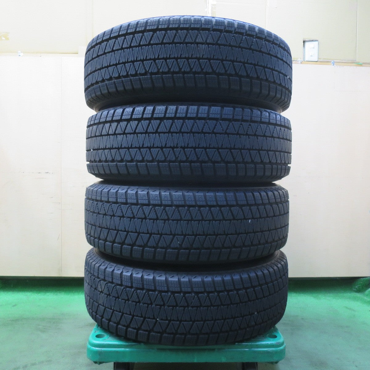 バリ溝!24年!キレイ!ほぼ10分★スタッドレス 225/65R17 ブリヂストン ブリザック DM-V3 BALMINUM バルミナ 17インチ PCD114.3/5H★5111806イス