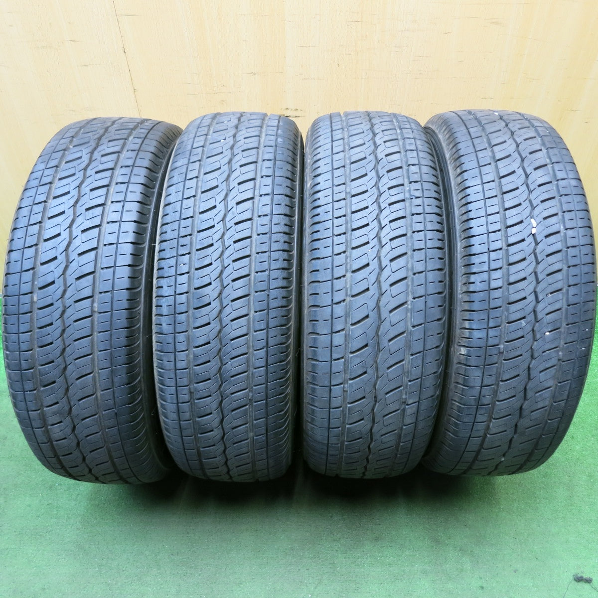 バリ溝!9.5分★ZERObreak FORCE レッド 215/60R17C 109/107R トーヨー H20 ホワイトレター ゼロブレイク 17インチ PCD139.7/6H★5080206HAノ