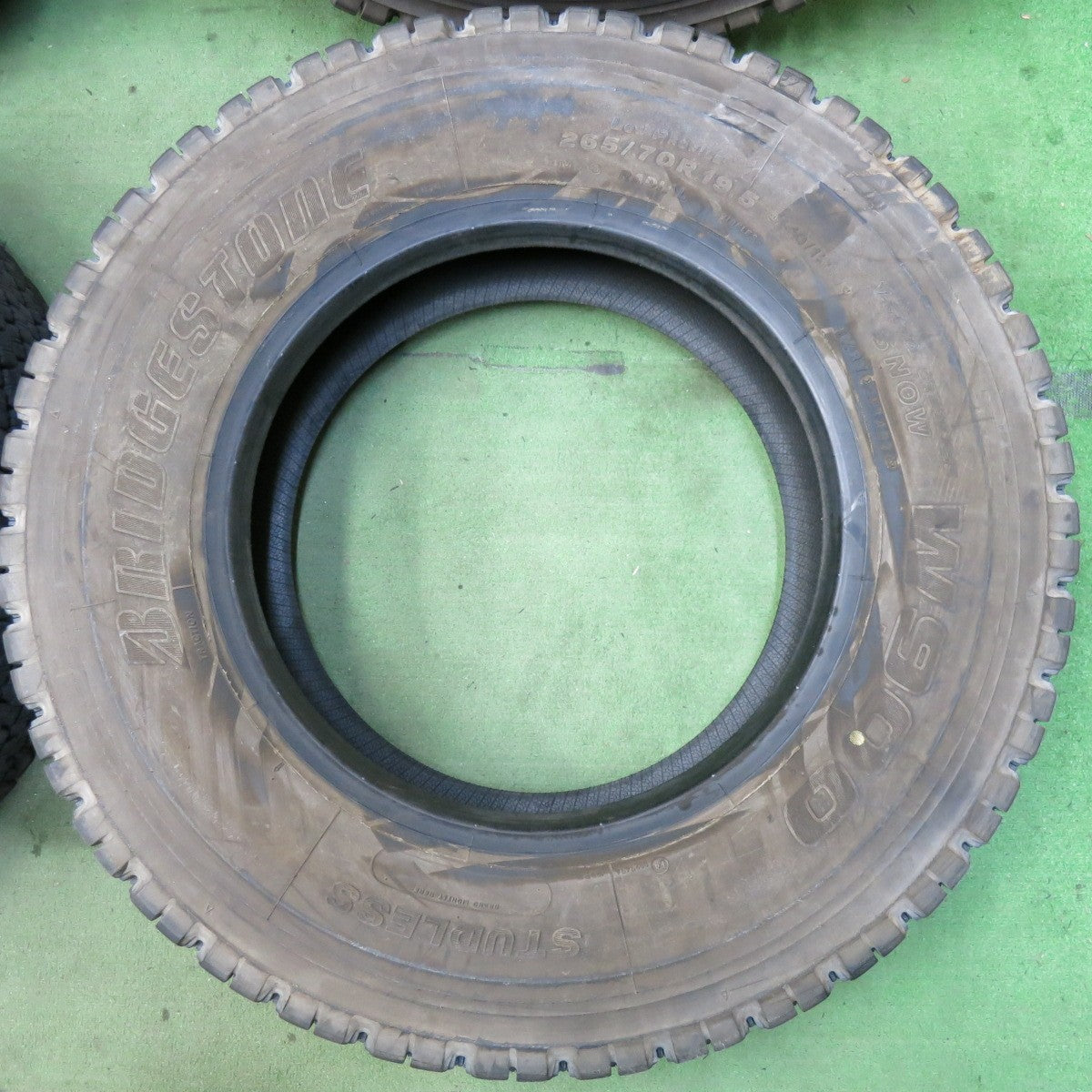 バリ溝!24年!9分★トラック タイヤ 265/70R19.5 140/138J スタッドレス ブリヂストン W900 19.5インチ★5061903SYスタ
