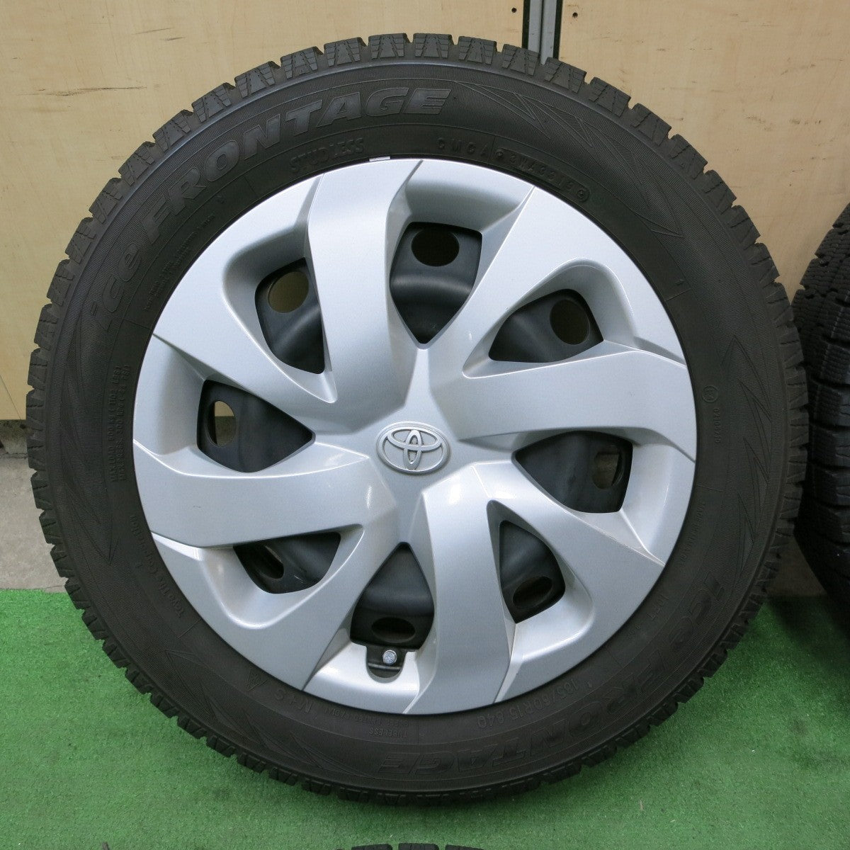バリ溝!9.5分以上★トヨタ シエンタ 純正 スチール 185/60R15 スタッドレス アイスフロンテージ トーヨー 15インチ PCD100/5H★5041604ナス