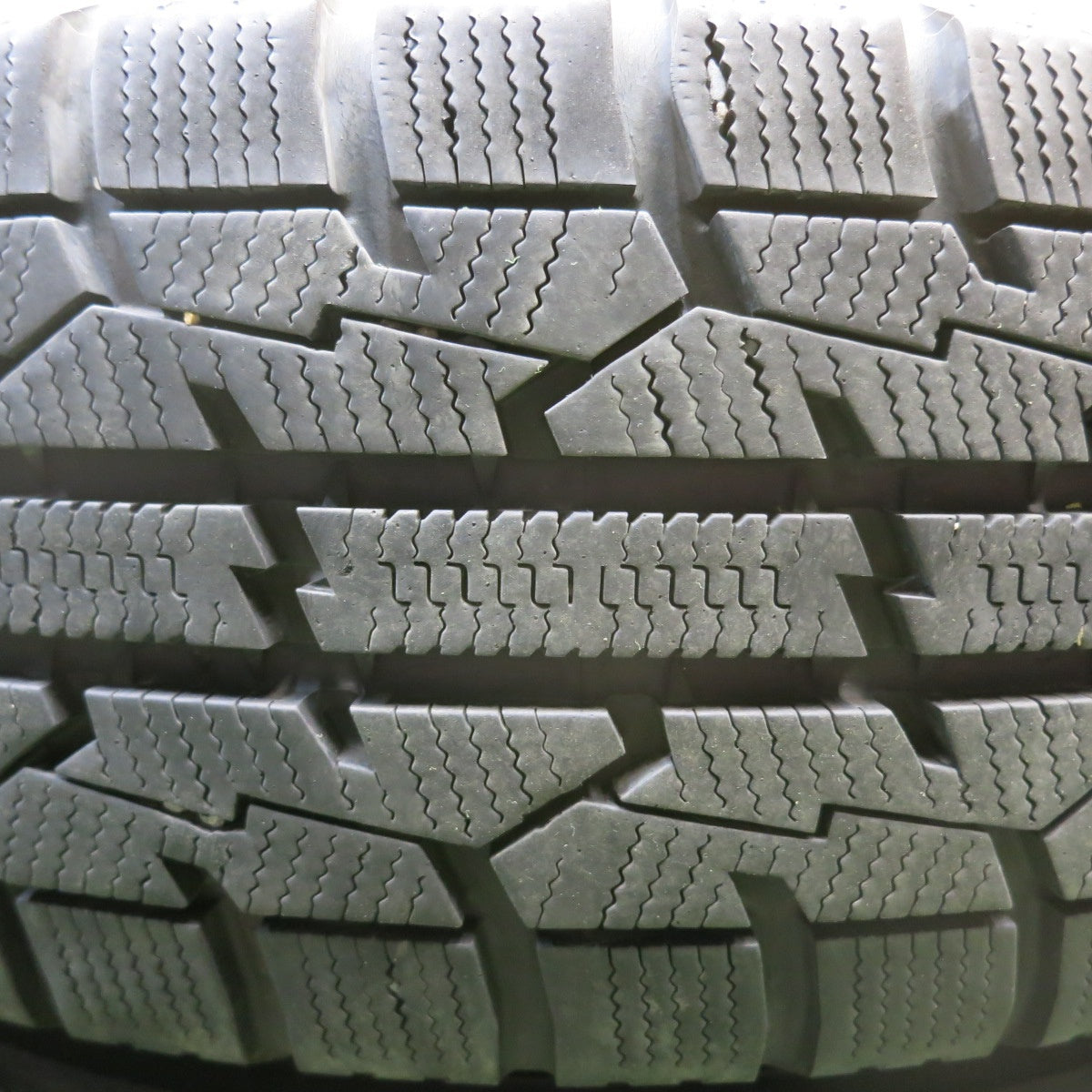 バリ溝!23年!キレイ!9.5分★スタッドレス 175/70R14 トーヨー オブザーブ ガリット GIZ SCHNEIDER MiD シュナイダー マルカ 14インチ PCD100/4H★5092702HAス