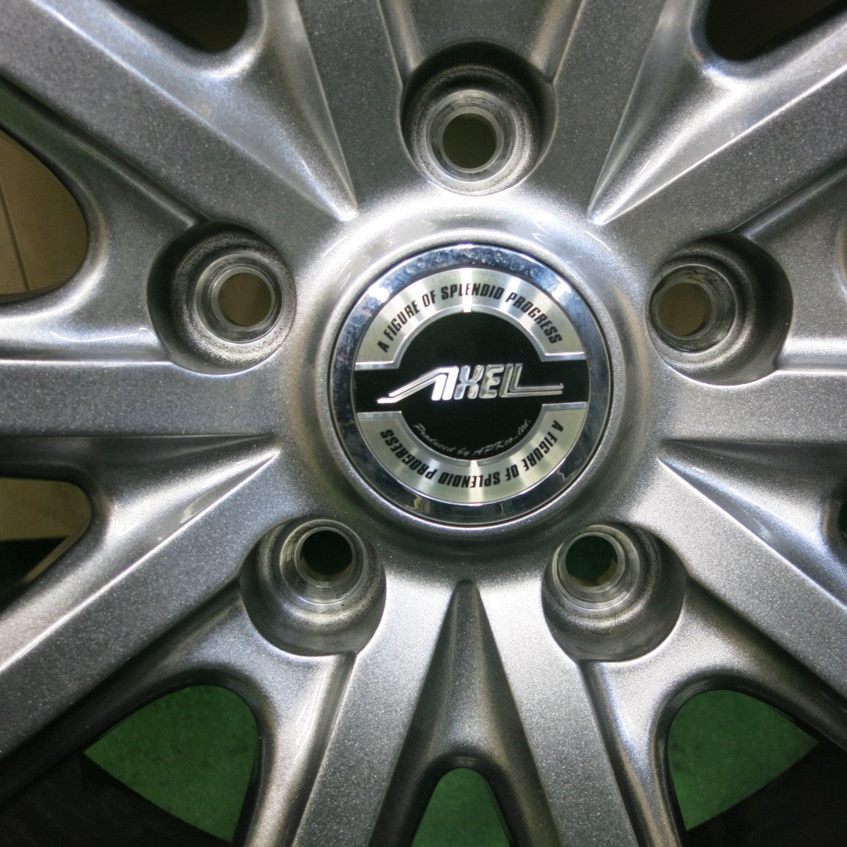 バリ溝!美品!9.5分以上★スタッドレス 235/60R18 ブリヂストン ブリザック DM-V3 AXEL アクセル 18インチ PCD114.3/5H★5090502SKス