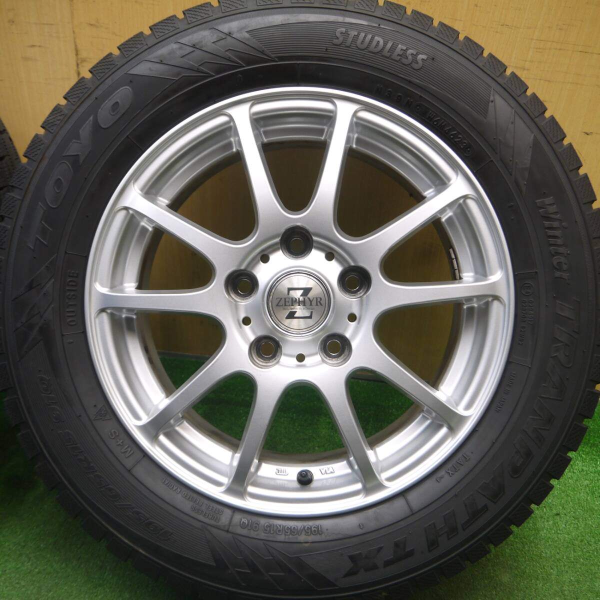 バリ溝!23年!キレイ!9.5分以上★スタッドレス 195/65R15 トーヨー ウインター トランパス TX ZEPHYR ゼファー 15インチ PCD114.3/5H★5021214Hス