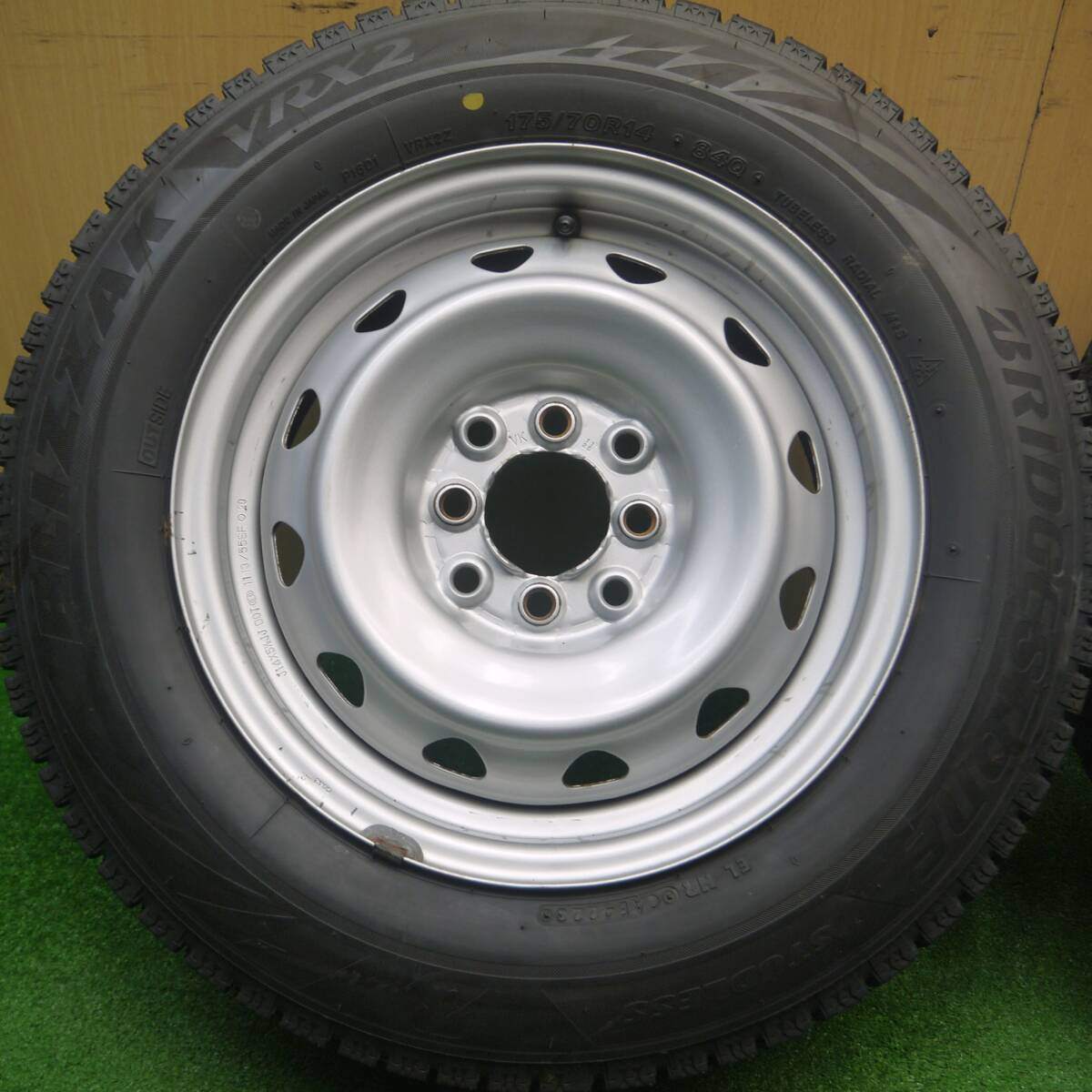 バリ溝!23年!キレイ!9分★スタッドレス 175/70R14 ブリヂストン ブリザック VRX2 スチール PCD100 114.3/4H マルチ★4110601Hス