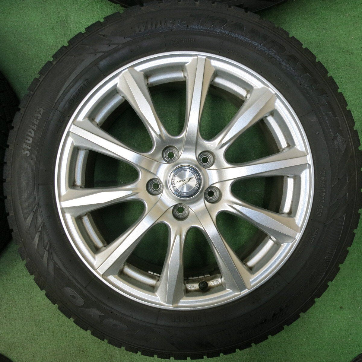 バリ溝!21年!9分★スタッドレス 215/60R17 トーヨー ウインター トランパス TX JOKER ジョーカー 17インチ PCD114.3/5H★4112906SYス