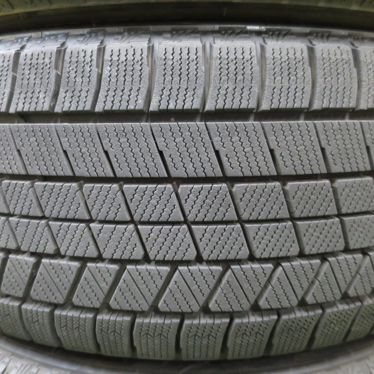 バリ溝!24年!9.5分★スタッドレス 235/50R21 ブリヂストン ブリザック VRX3 タイヤ 21インチ レクサス RX 等★6021605NGスタ