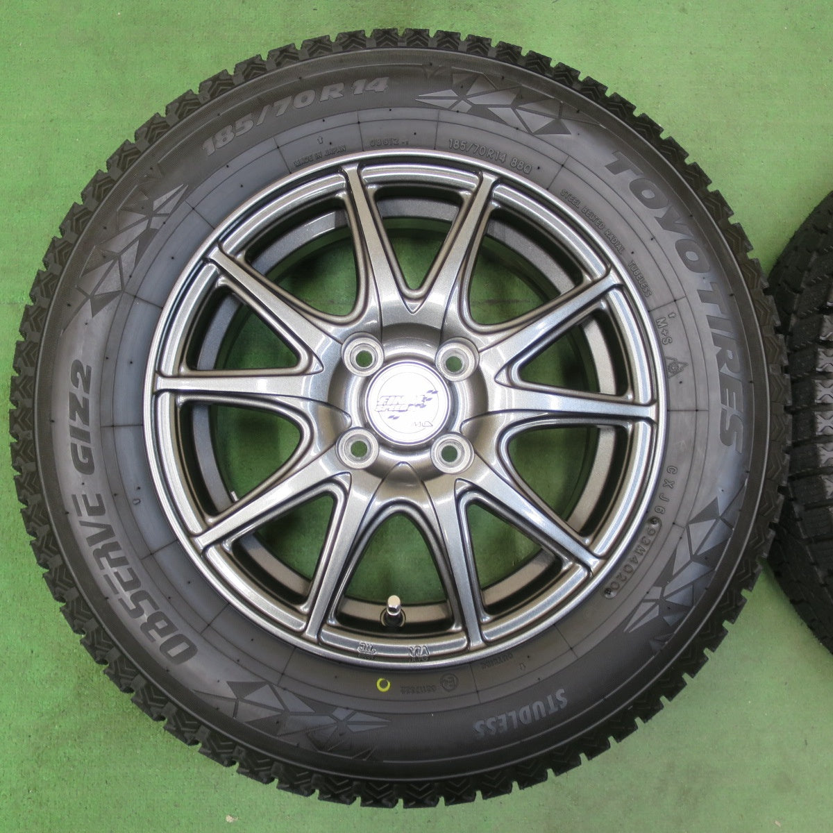 タイヤほぼ未使用!キレイ★スタッドレス 185/70R14 トーヨー オブザーブ GIZ2 FINAL SPEED MiD ファイナルスピード 14インチ PCD100/4H★5043001イス